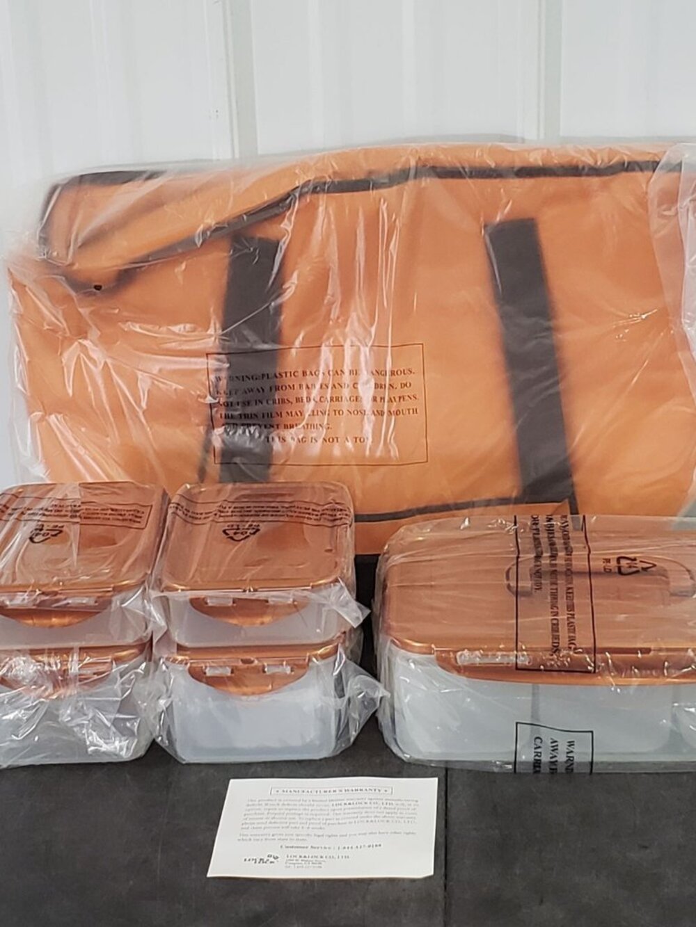 Lock N Lock Set of Food Storage Containers+insulated carry bag ! New in Box !!